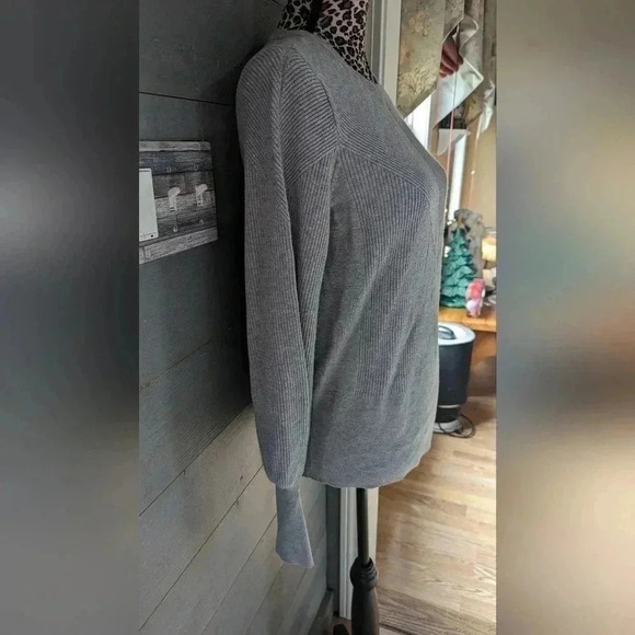 Apt 9 Women's Grey Sweater(Medium)(EUC) - Picture 5 of 14